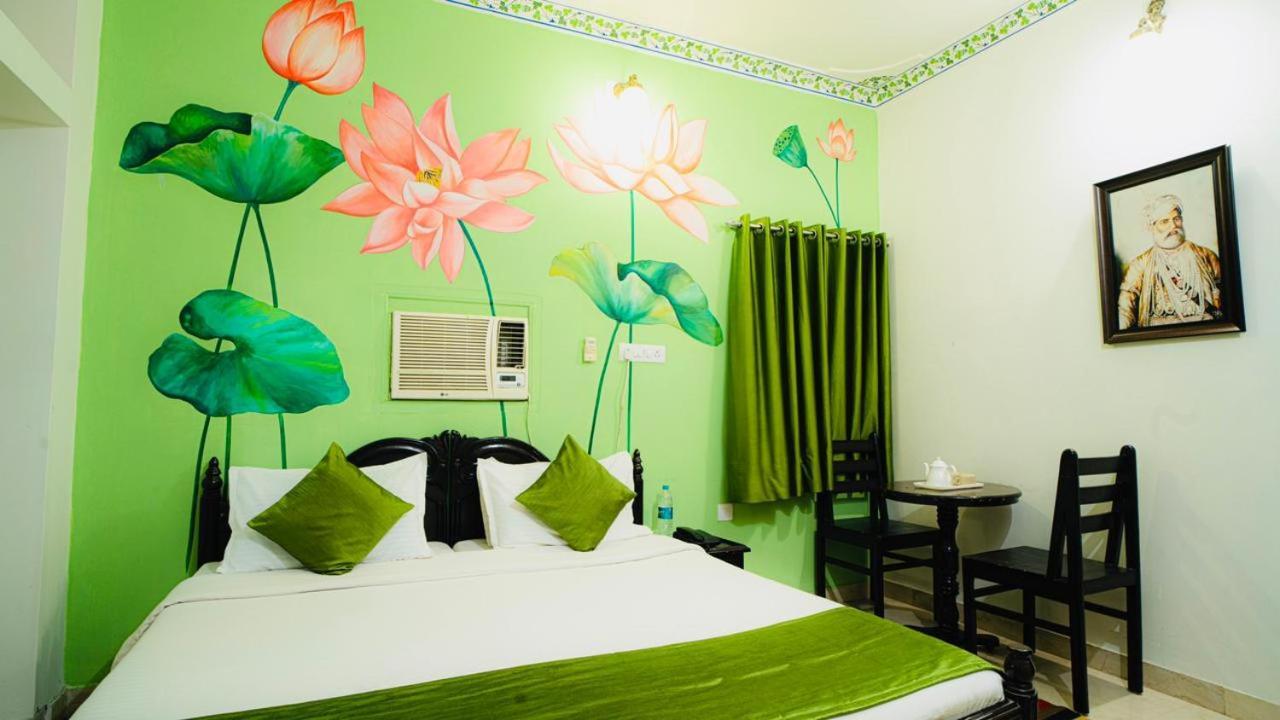 Hotel Lake Paradise Удайпур Екстериор снимка