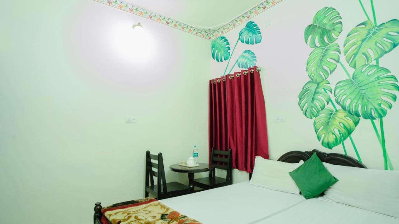 Hotel Lake Paradise Удайпур Екстериор снимка