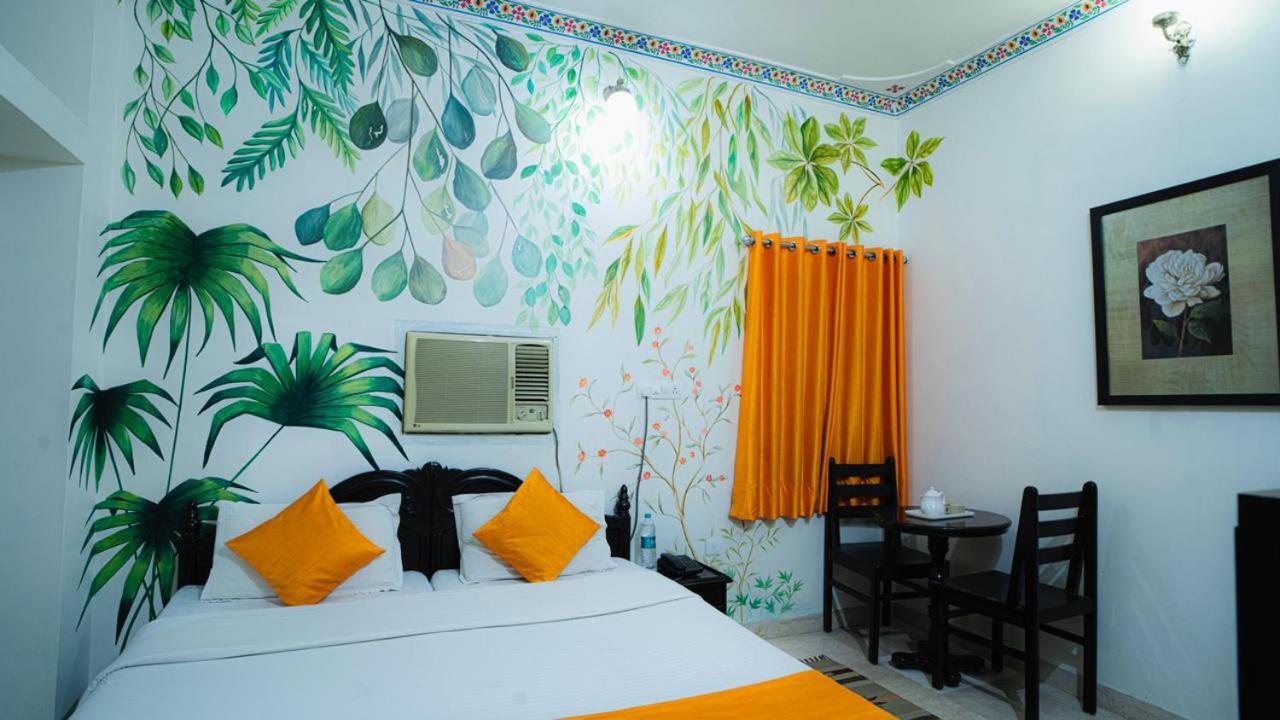 Hotel Lake Paradise Удайпур Екстериор снимка