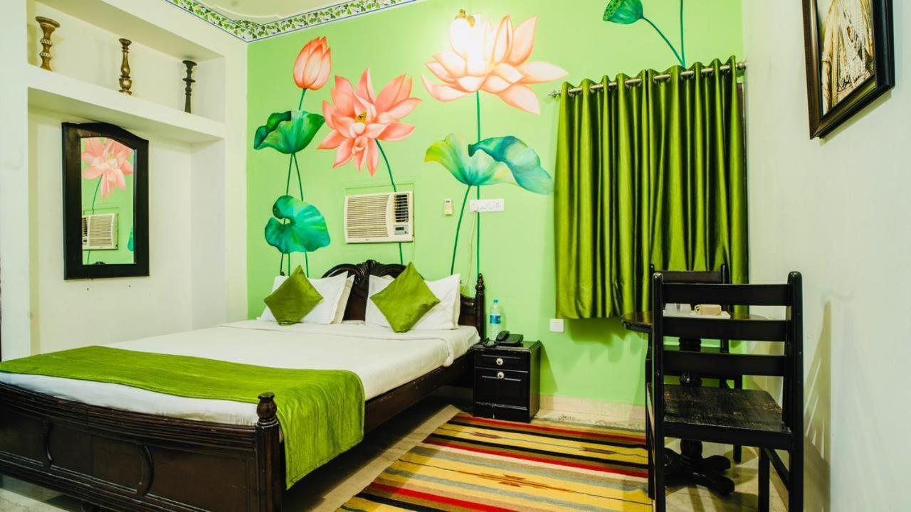 Hotel Lake Paradise Удайпур Екстериор снимка